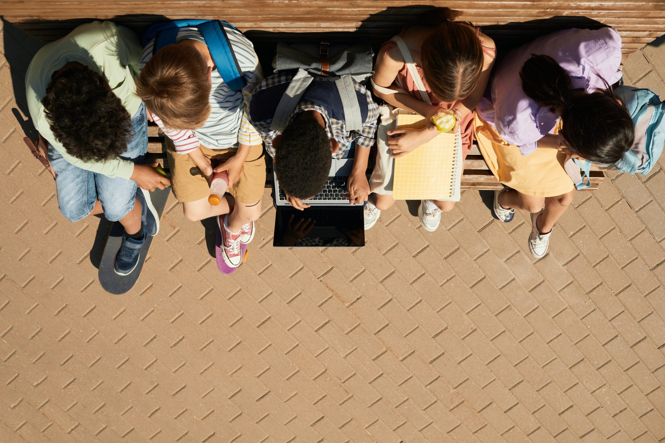 Formation/sensibilisation des premières lignes non spécialisées en santé mentale (école et emploi)